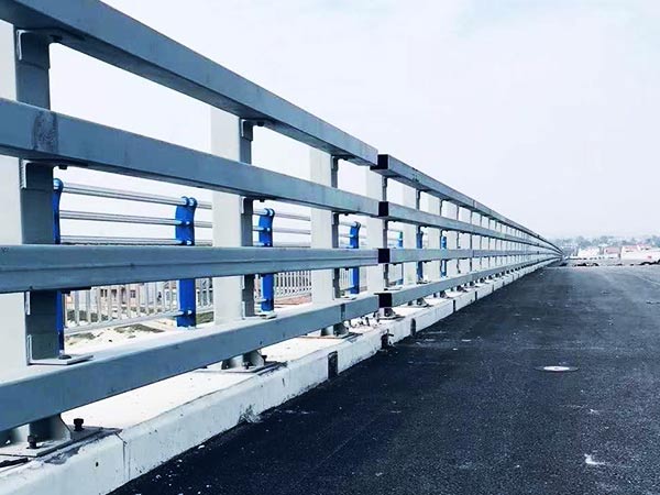 赛道防撞护栏