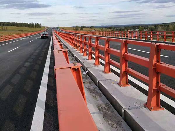 公路护栏